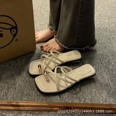 Outer Cover Toe Slippers Women's Summer 2024 New Fashion Versatile Retro Low Heel Cross with Beach Cool Slippers