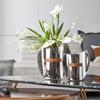 Gebogene Edelstahlvase, Wohnaccessoires, silberner Eiskübel aus Metall und Leder, Wohnzimmerdekoration, Esstischvase