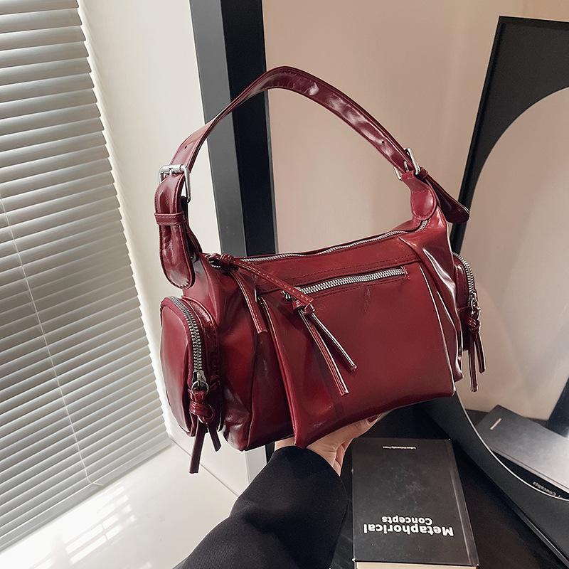 Autumn and winter trend locomotive style multi-pocket underarm bag women's commuter fashion PU soft leather solid color messenger bag