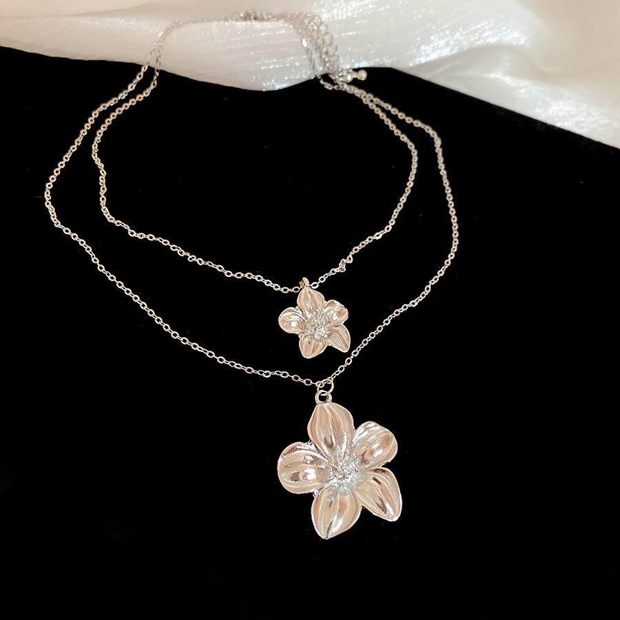 High-End European & American Metal Oval Earrings and Necklace Set - Simple Clavicle Chain for Women