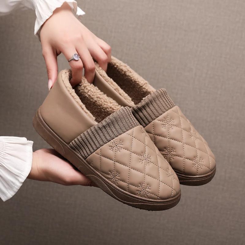 

2025 зима новые женские хлопковые туфли бархатные утолщенные для среднего и пожилого возраста обувь для мамы короткие сапоги на плоской подошве на одном педале 41