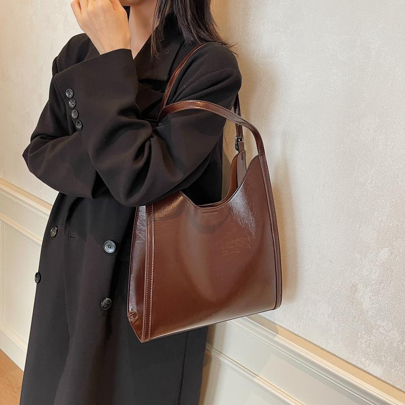 Premium wax oily leather large-capacity tote bag women's 2025 autumn new retro commuter fashion shoulder armpit bag