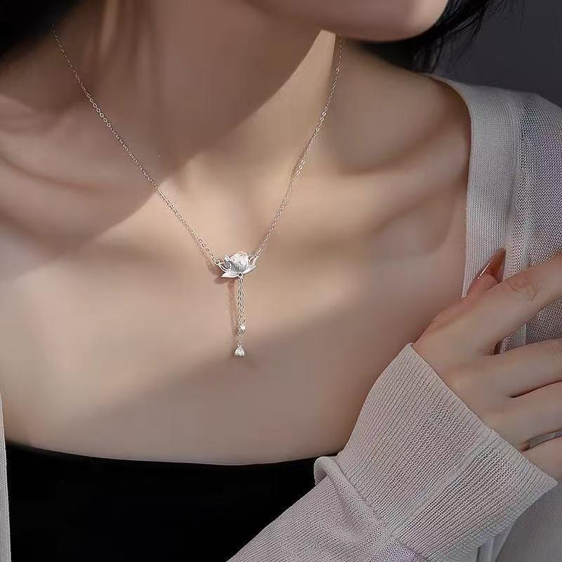 New 2025 Women's Lotus Pendant Sterling Silver Clavicle Necklace - Chinese Style Hot Item, Perfect for Best Friends