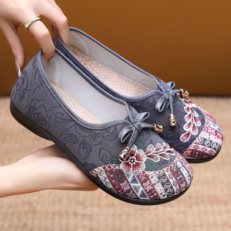 Women's Shoes, Mother's Shoes, Plus-size Women's Shoes, Breathable Cloth Shoes, Versatile Embroidered Shoes, Shallow-mouth Slip-on Shoes.