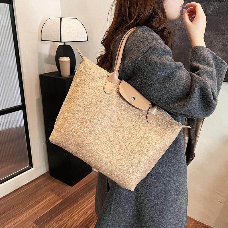 2025 New Felt Tote Bag Leather Personalized Gift Packaging Bag Simple Atmosphere Felt Shoulder Bag