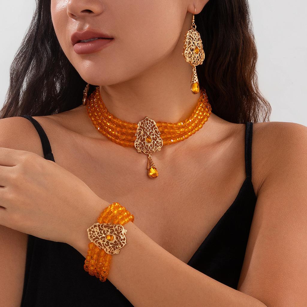 Flerlags perlesmykkesett for kvinner Brud bryllupsbånd Elegante jenter Fargerike perler Anheng Kjede Halskjede Armbånd Ørepyntsett Luksussmykker