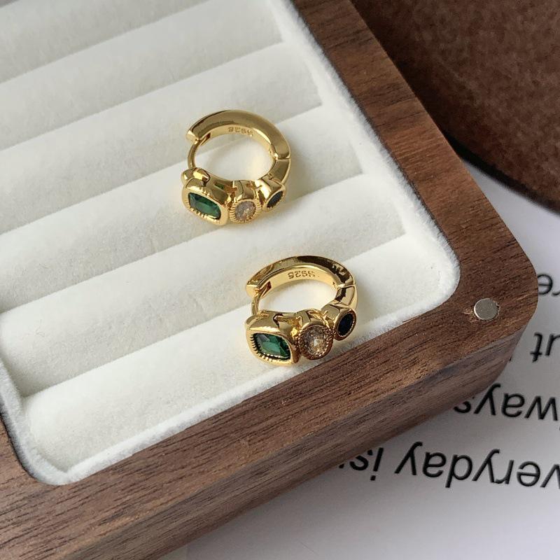 

French Emerald Zircon Geometric Ear Cuffs: Trendy, Elegant Court-Style Earrings for a Versatile Fashion Statement