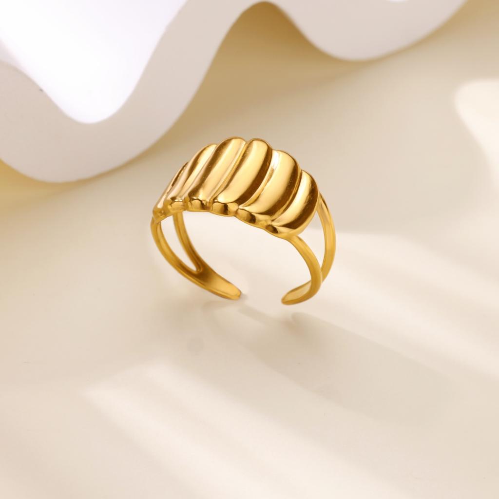 Gold Color Stainless Steel Delicate Flower Rings for Women Fashionable Elegant Versatile Wide Finger Ring Daily Wear Jewelry