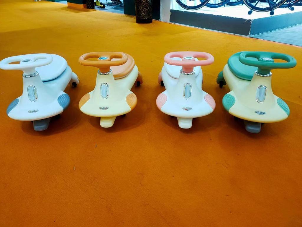 Silent Twist Car Scooter for Children 1-6 Years Old - Anti-Rollover Design with Universal Wheels