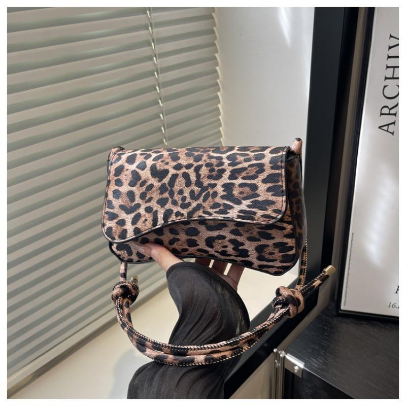 

Retro niche high-end small bag women s new autumn and winter versatile suede hand bag commuting shoulder messenger bag коричневый