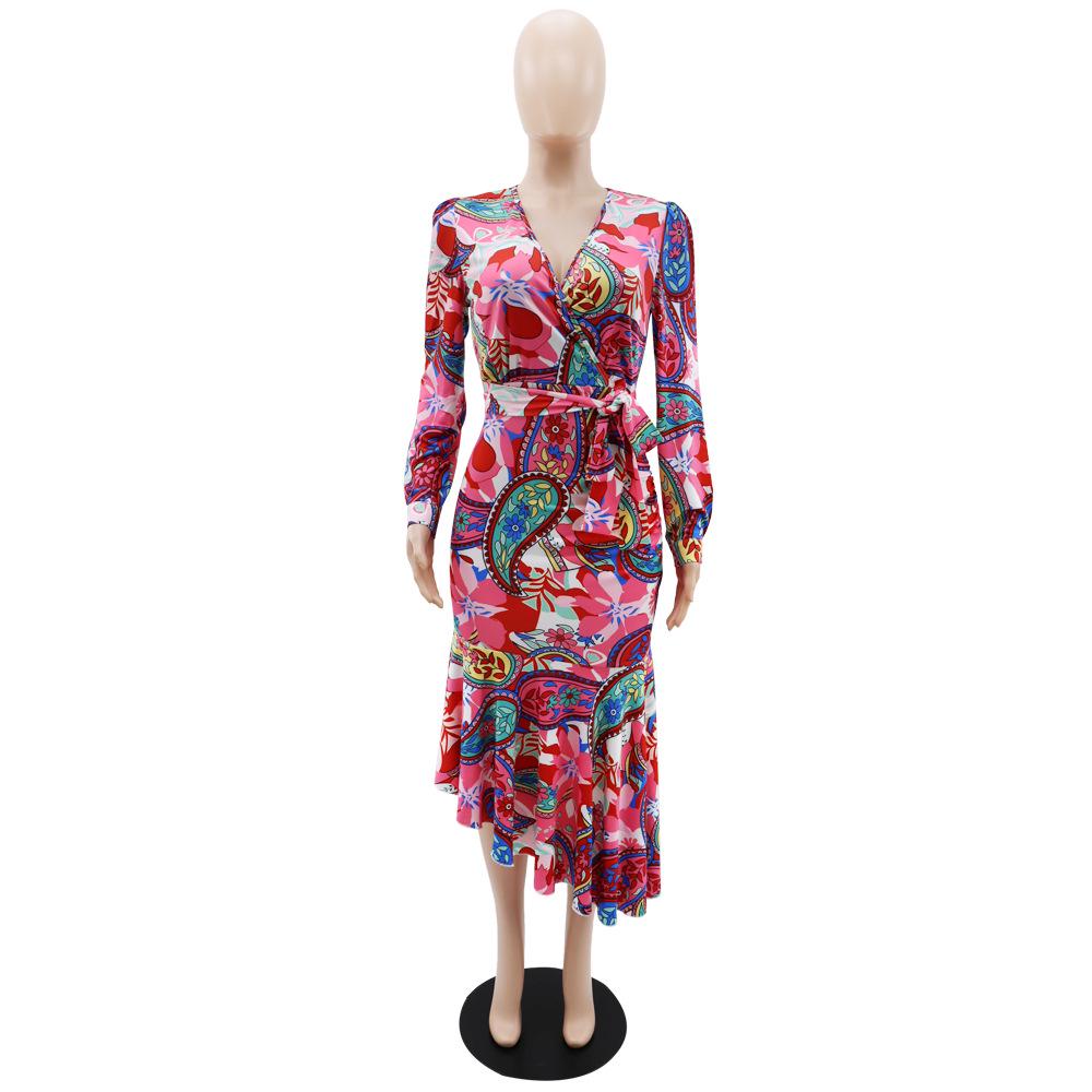 Elegantní přiléhavé tištěné šaty s dlouhým rukávem a nepravidelným střihem pro jaro a podzim