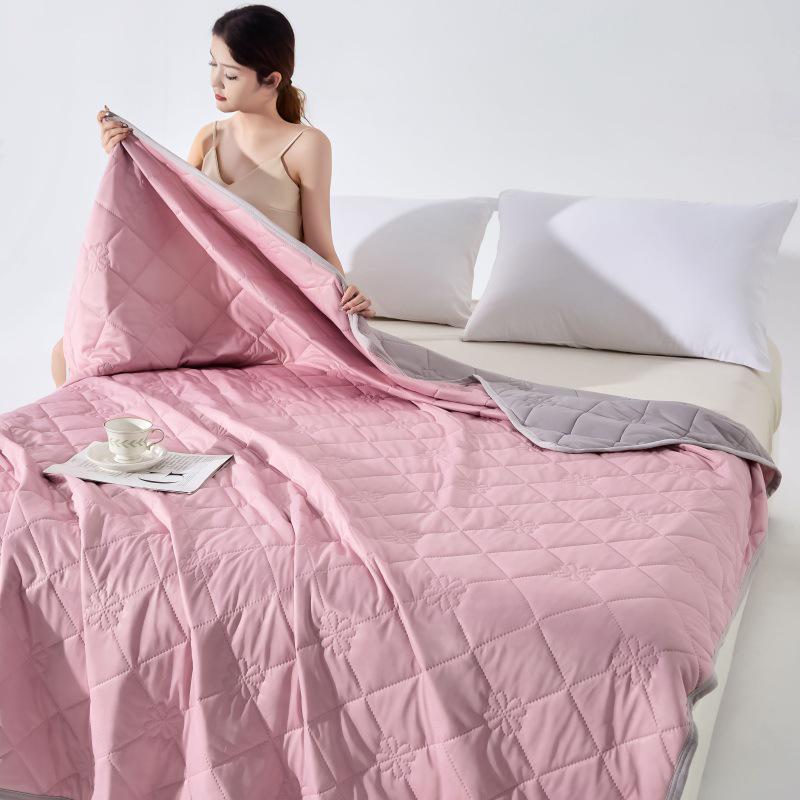 Class A Cool Silk Summer Quilt - Super Soft, Machine Washable Air Conditioning Blanket