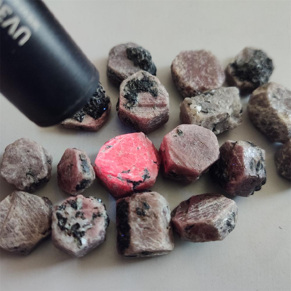 Natural Real Ruby Corundum Stones Ruby Gemstone Stones for Jewelry Irregular Ultraviolet Fluorescent Stone and Crystals Stone