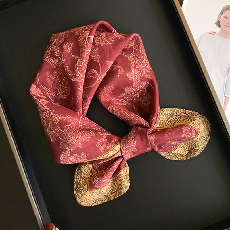 New fashion small square scarf versatile high-end silk scarf women's spring and autumn summer versatile temperament women's printed silk scarf