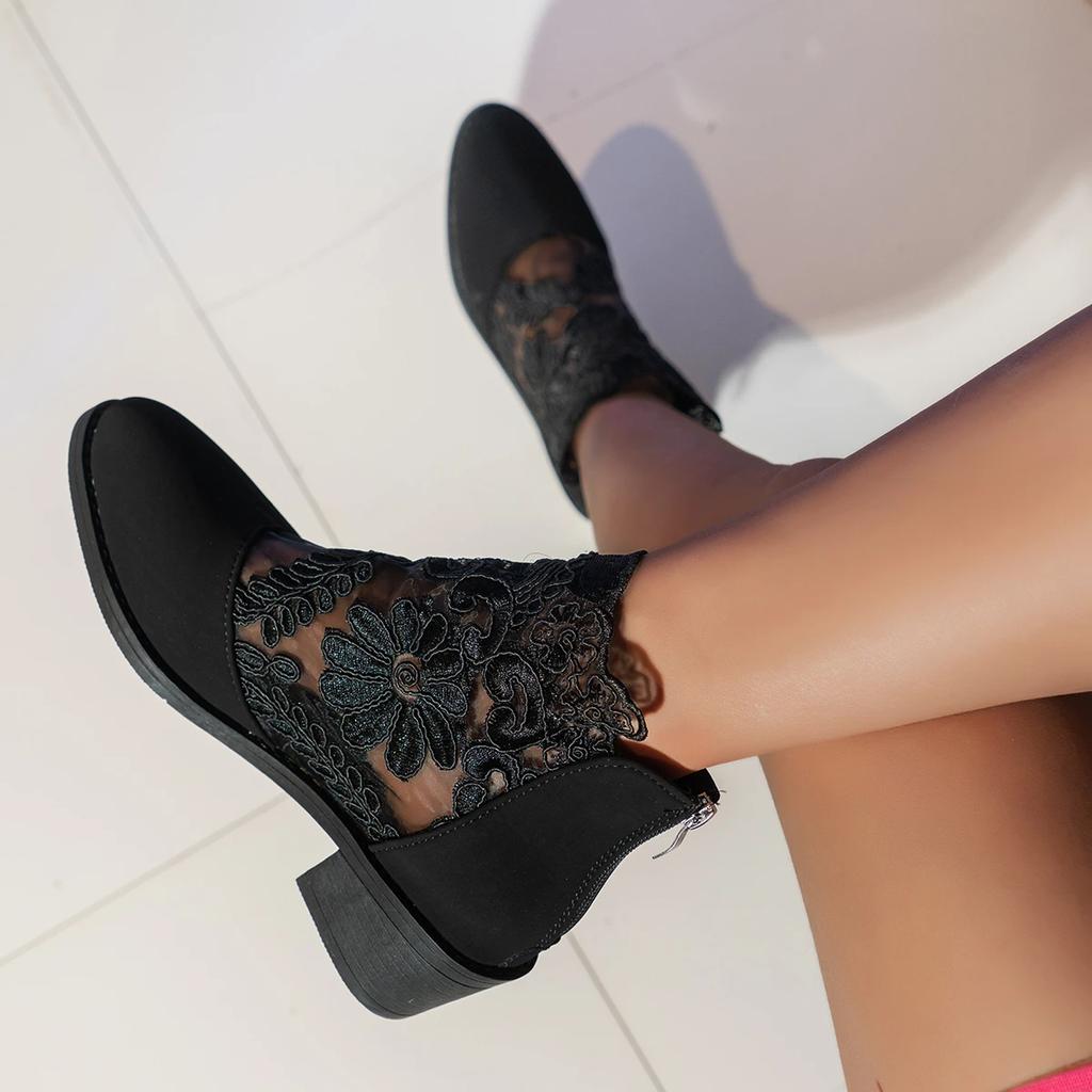 Damenstiefel 2025 Neue Frühling Sommer Schuhe für Damen Retro Stickerei Elegant Runde Spitze Schnürung Kurze Stiefel Damen