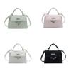 Minimalistische Crossbody-Tasche in Unifarbe im Urban Style, gefertigt aus PU-Leder, mit sicherem Verschluss für Arbeit und Freizeit
