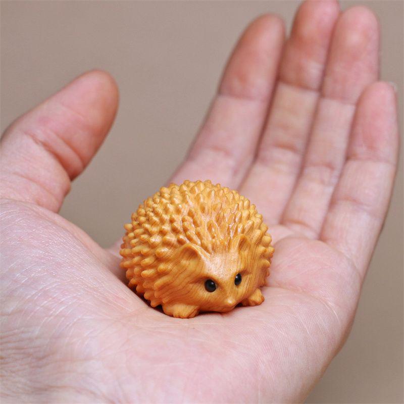 Cliff Cypress Hedgehog Zodiac Wood Carving - Cute Desktop Ornament & Tea Pet
