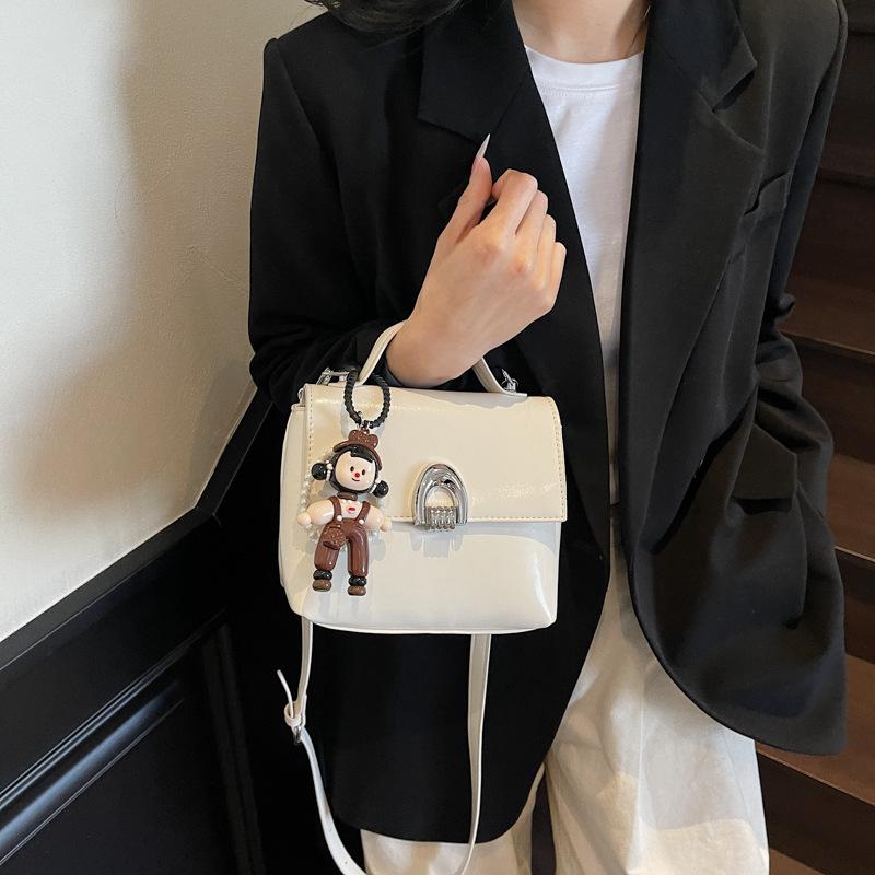 

2025 summer fashion new versatile handbag casual versatile messenger commuter bag women s texture work small square bag 19*10*15
