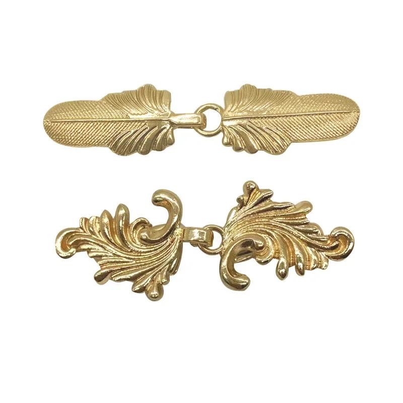 

1 Set Vintage Cardigan Collar Clips Holder Fashion Women Decor Shiny Crystal Cape Cloak Clasps Fasteners Buckle Brooch Clip