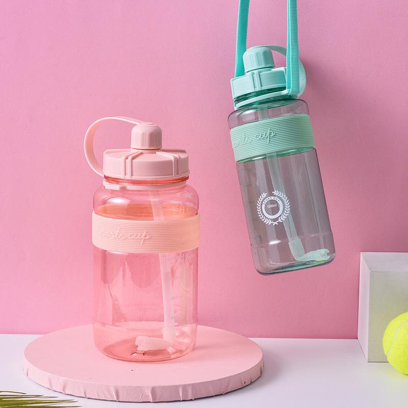 Portable 2000ml Sports Water Bottle with Double Lid and Straw for Men and Women, Ideal for Fitness Activities