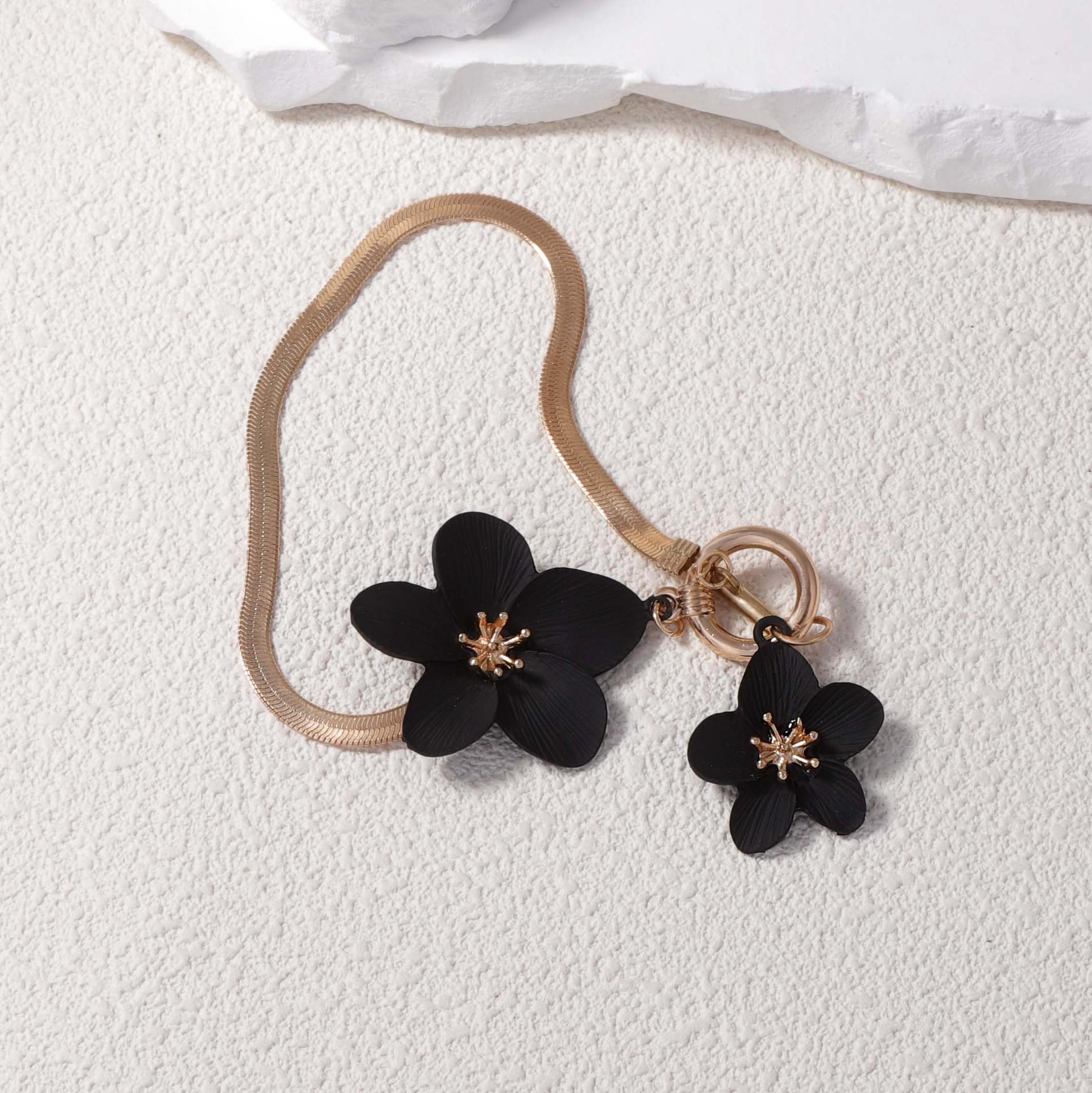 

Элегантный белый цветочный браслет на щиколотку для женщин для отдыха и повседневной носки чёрный