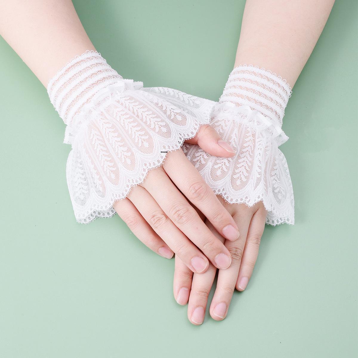 

Кружевной женский свитер с короткими рукавами, сетчатыми деталями на рукавах и ложными манжетами - Черный/Белый белый