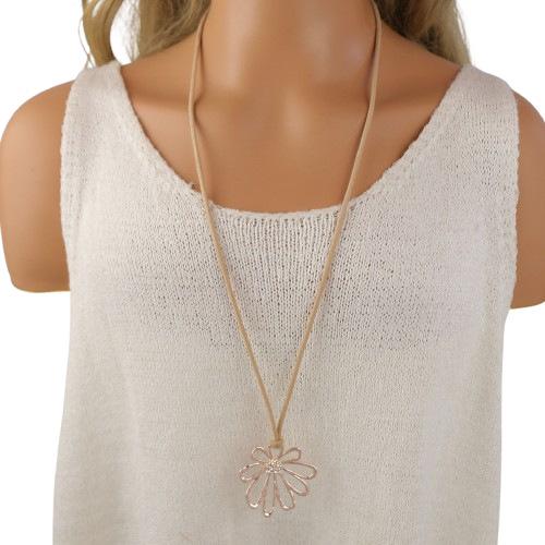 New hollow geometric point diamond flower pendant, women's retro high-end hand-woven flower pendant