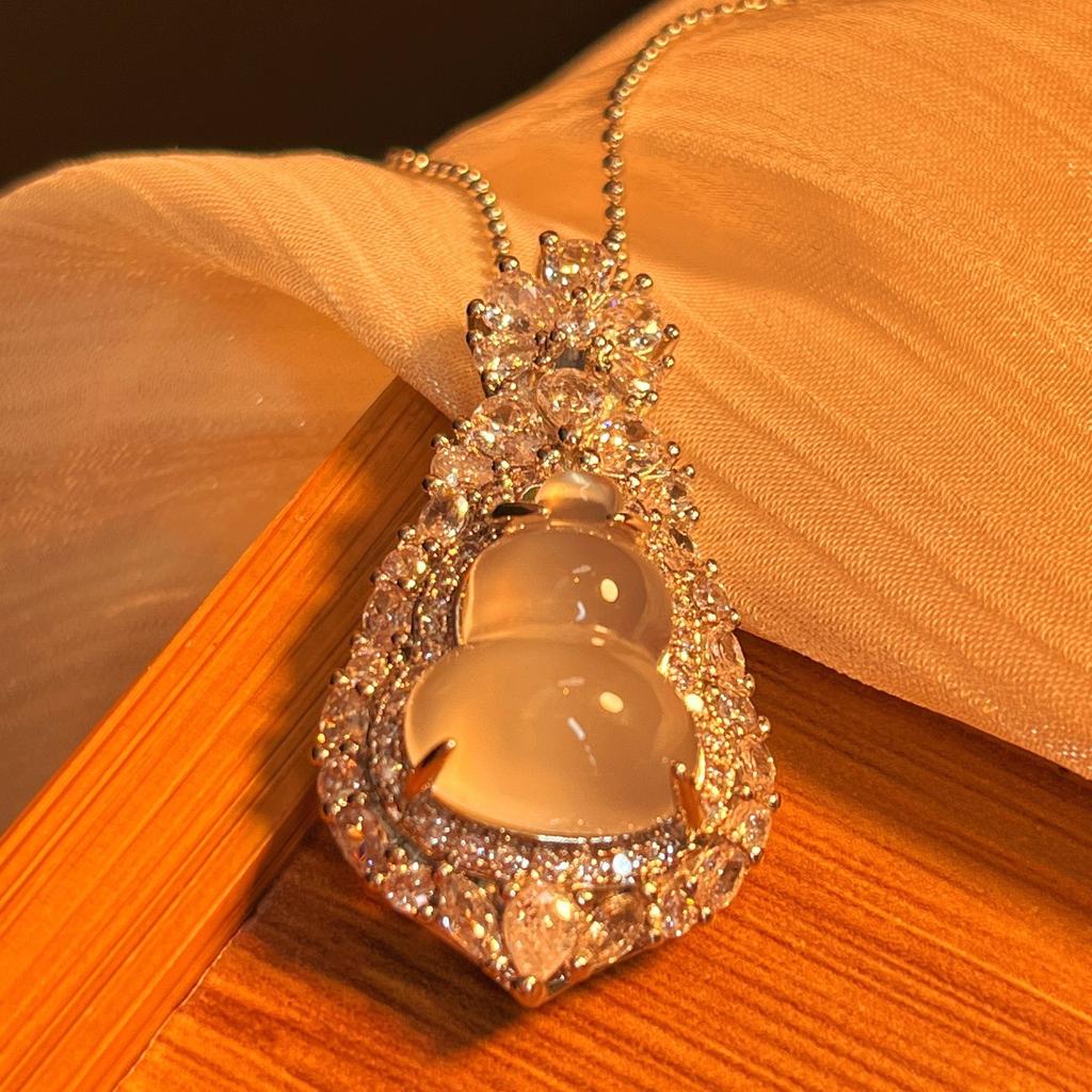 Jade White Ice Light Natural White Chalcedony Pendant Agate Pendant, Real Shot