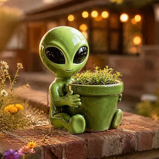 Indoor Outdoor Plant Containers Funny Alien Planter, Resin Flower Pot, Decorative Sci-Fi Theme Holders Pot for Succulents, Cactus, Sci-fi Lovers Gift