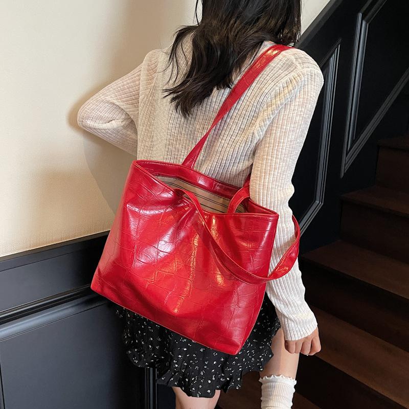 Korean Version of Fashion Simple Shoulder Bucket Bag Women's 2025 Summer New Large-capacity Stone Pattern Commuter Handbag