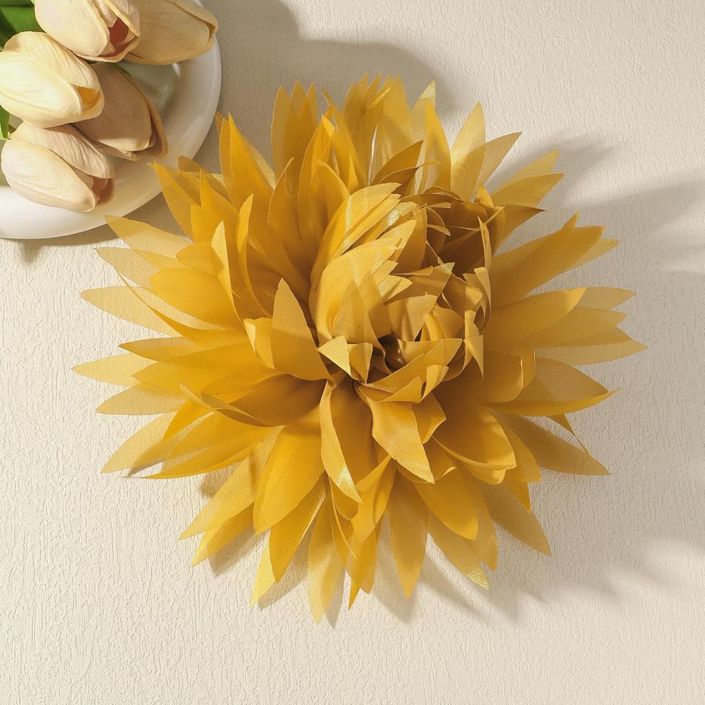 Exquisite European & American Mesh Flower Brooch: Chic, Luxurious Corsage Pin with Bold Style for Women