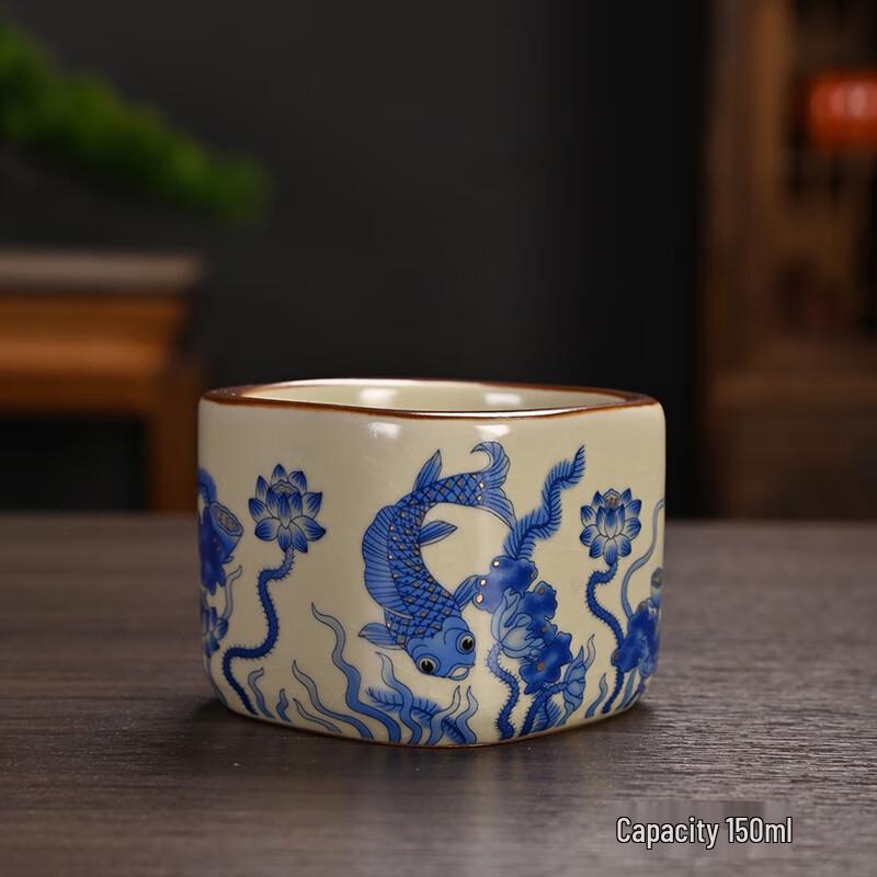 

Квадратные керамические чашки для чая гунфу с рисунком рыбок и водорослей (Набор из 2)