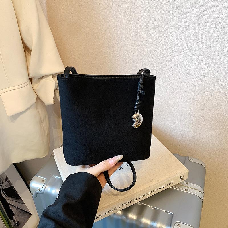 New frosted leather bucket bag women's high-end niche design bucket bag retro suede shoulder messenger bag