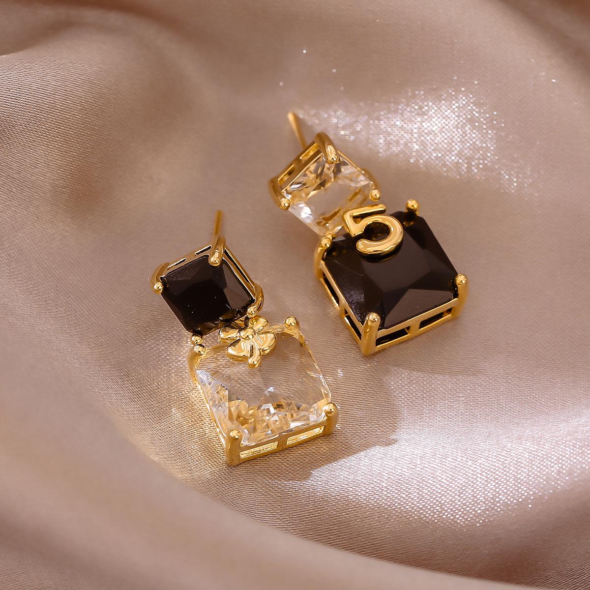 

Элегантные асимметричные серьги-подвески и серьги-пусеты квадратной формы: Легкая роскошь для женщин 14k