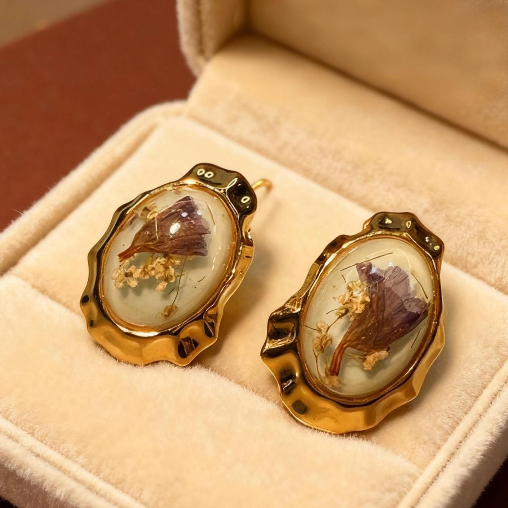 

Miki Pearl Earrings: Elegant Chinese Style, Versatile and Luxurious, French Retro Sweet Studs for Women. Standard