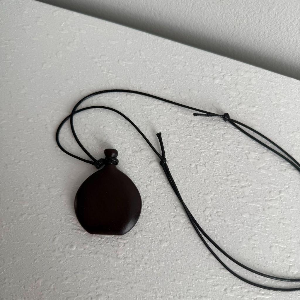 Wooden Hip Flask Necklace: Retro Choker & Long Sweater Chain for Women