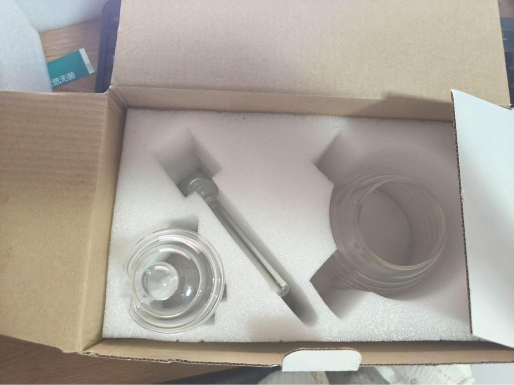 צנצנת דבש מזכוכית שקופה עם מכסה ומקל ערבוב - עיצוב יצירתי ואטום