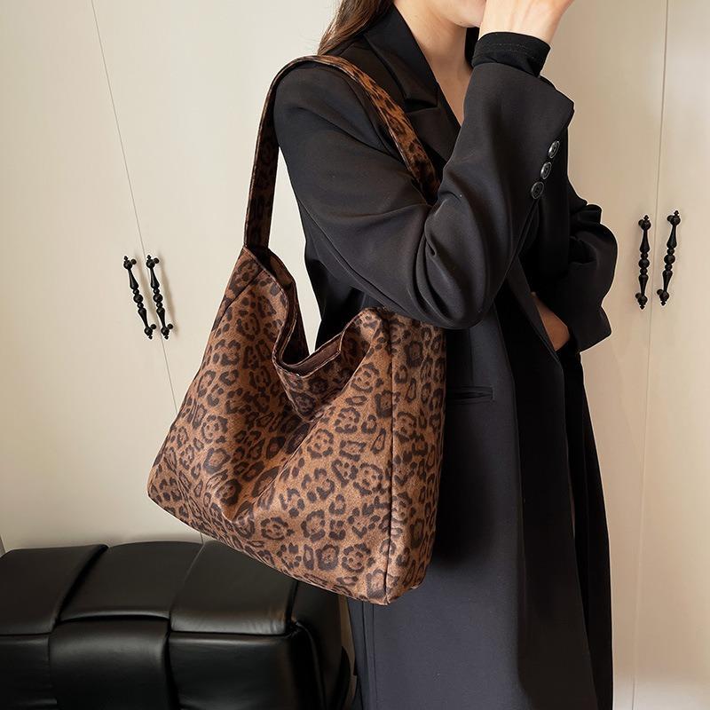 Autumn and Winter Popular Leopard Print Big Bag Women's New Fashion Lazy Wind Tote Bag Retro Suede Underarm Bag