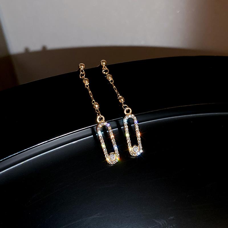 

Silver needle Dongmen personalized diamond fringed earrings long earrings Internet celebrity temperament design light luxury earrings women