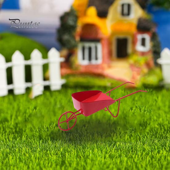 Mini-Vintage-Eisenwagen, Puppenhaus-Ornamente, realistische Mini-Kompakt-Mikrohof-Szene, Einzelradwagen, mikroskopische Landschaftsfotografie-Requisiten