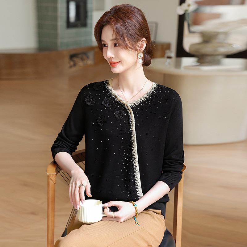 

Mom s 2025 Autumn V-Neck Knitted Top - Fashionable Base Shirt for Middle-aged and Elderly Women 3XL [130-150 kg] чёрный