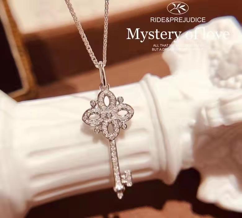 

925 Sterling Silver Key Necklace Female Wild Clavicle Chain Ins Korean Temperament Niche Couple Classic Pendant Gift белый