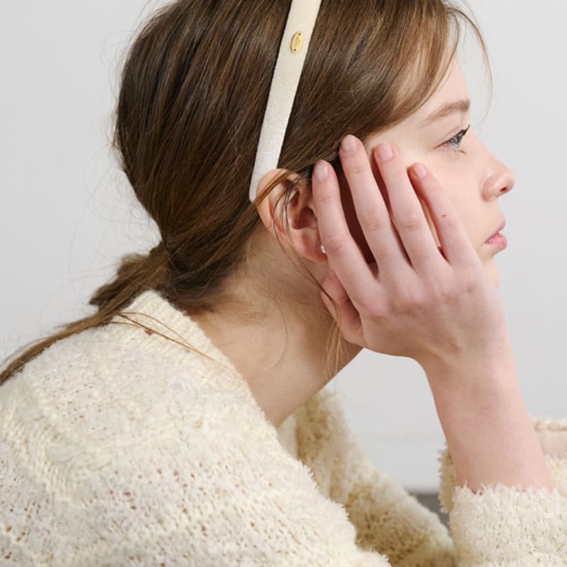 The other of min Velvet Logo Satin Hair Band