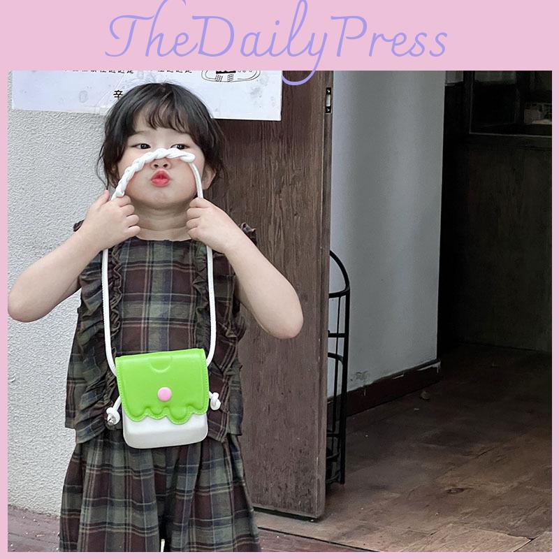 Stylish Mini Shoulder Bag For Kids With Vibrant Color Blocking And Breathable Material