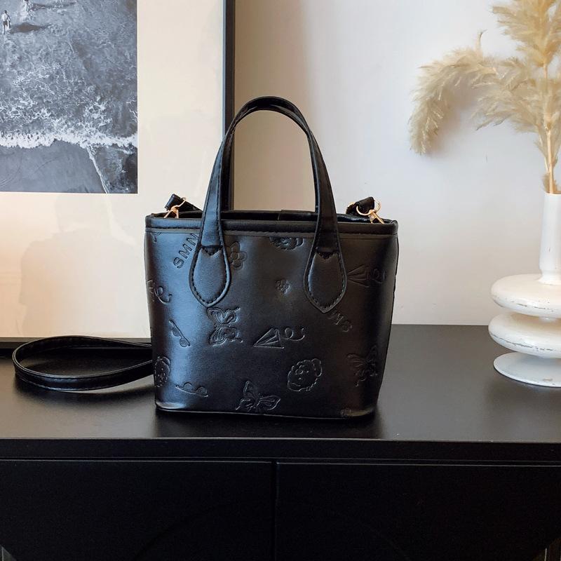 

This year, largecapacity women s new spring textured portable shoulder bag butterfly embossed commuter bucket bag is popular.