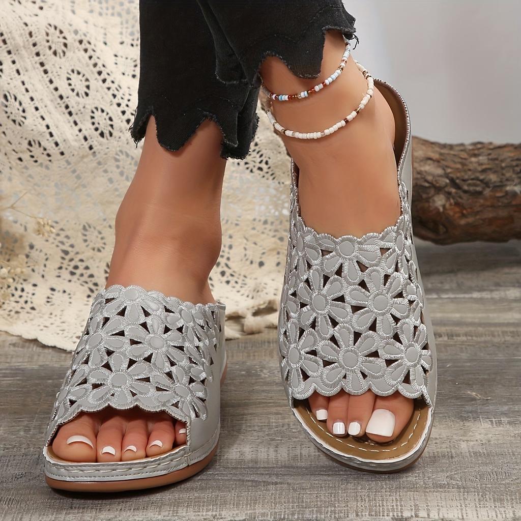 Dámské květinové vyřezávané nazouváky, jednobarevné boty na klínku s měkkou podrážkou a otevřenou špičkou, ležérní letní nazouvací sandály