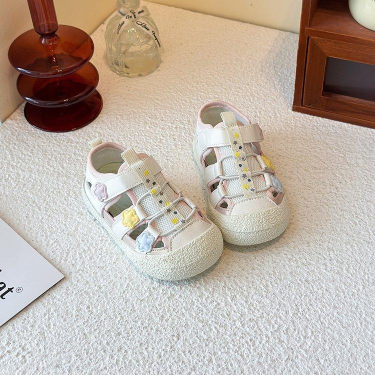 Girls sandals 2025 summer new children's bag head hollow breathable outdoor beach shoes soft sole non-slip baby shoes