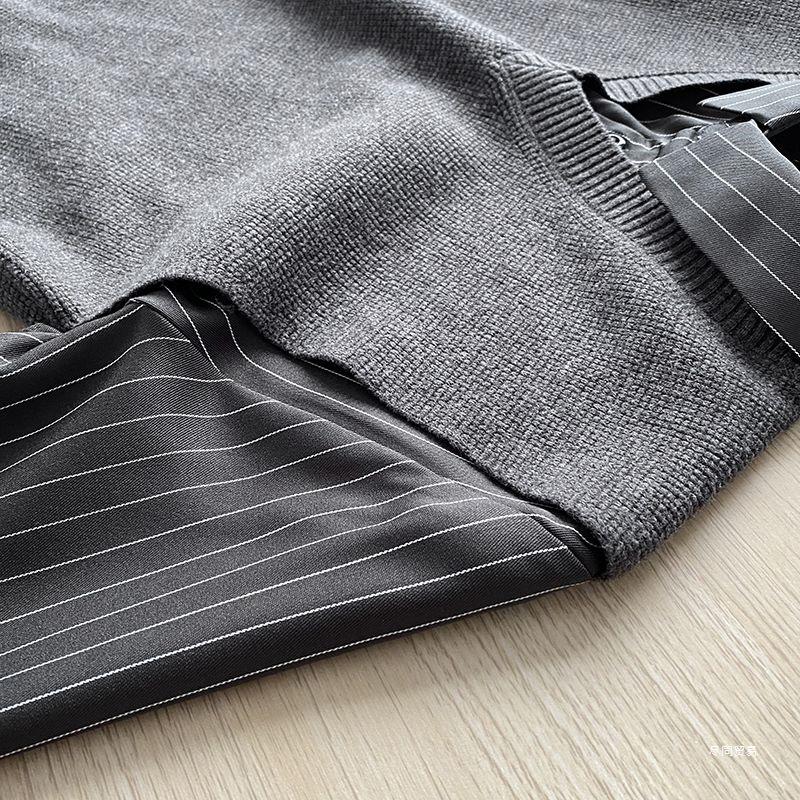 British-Style Knit Vest Shirt: Soft, Textured, Casual Two-in-One Sweater for Men - Perfect for Autumn and Winter.