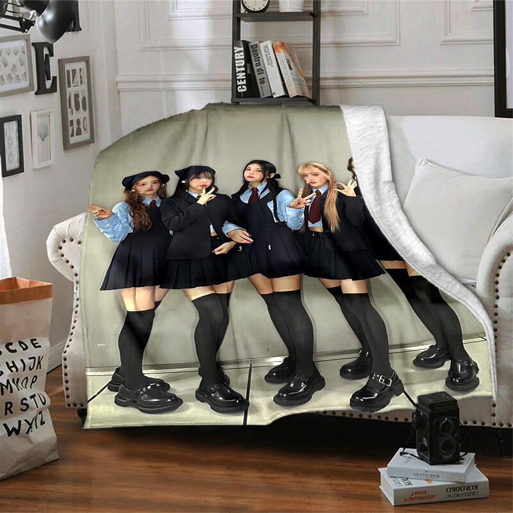 1pc Girl Group Fashion Flannel Blanket for Super Soft Cute Comfort Blanket for Travel Bedding Couch Sofa Blanket Y7308