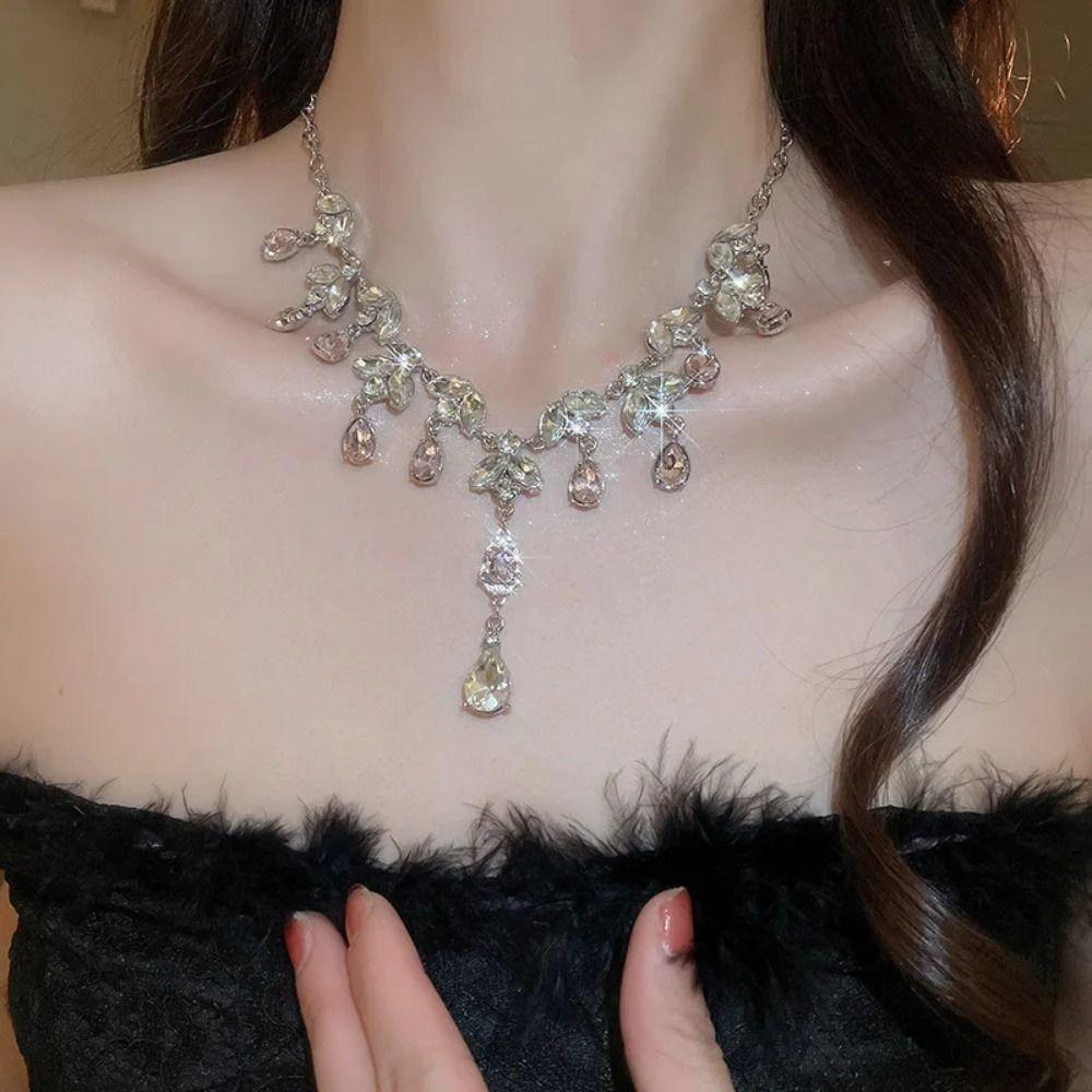 Leaf Clavicle Necklace Rhinestone Clavicle Chain Creative Water Drop Tassel Necklace  Wedding